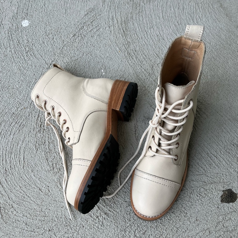 Women’s Lace-Up Ankle Boot in Cream